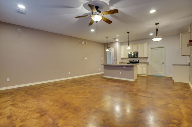 617 E Worth St, House other with 3 bedrooms, 2 bathrooms and null parking in Grapevine TX | Image 13