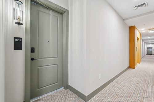 303-2842 Gunnison Drive, Columbus, OH, 43228 | Card Image