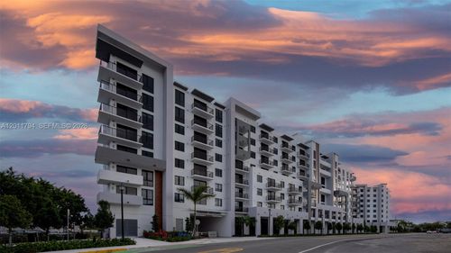 331-19401 W Dixie Hwy, Miami, FL, 33180 | Card Image