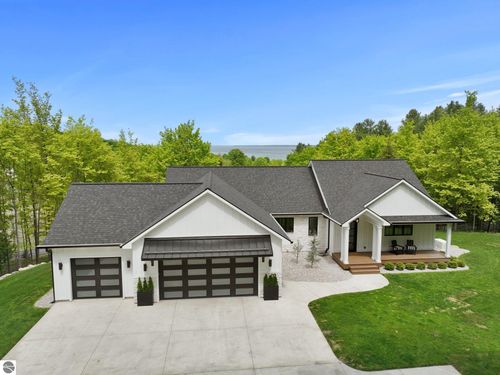 8271 E Boca Vista Trl, Traverse City, MI, 49684-7005 | Card Image