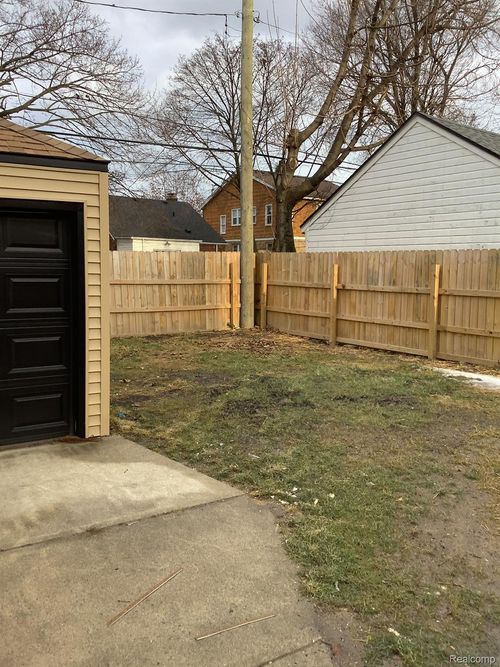 6174 Bishop St, Detroit, MI, 48224-2050 | Card Image