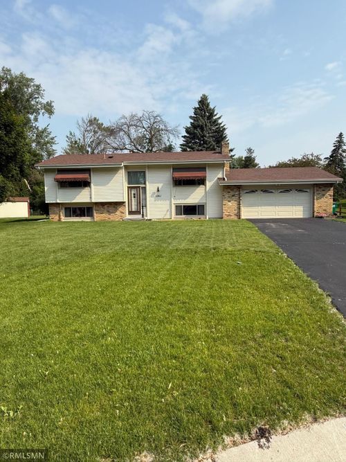 6811 Cottonwood Ln N, Maple Grove, MN, 55369-5526 | Card Image