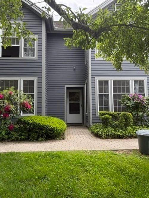 70-70 Amity Pl, Amherst, MA, 01002-2255 | Card Image