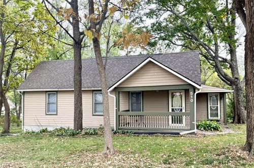 510 E South St, Winterset, IA, 50273-1928 | Card Image