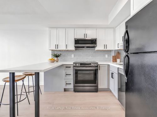 706-4 Elsinore Path, Etobicoke, ON, M8V4G7 | Card Image