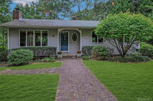 98 Eatons Neck Rd, Northport, NY, 11768-1109 | Card Image