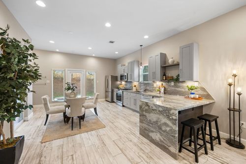 a-317 E 35th St, Houston, TX, 77018-6517 | Card Image