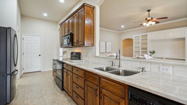 613 W Sheila Cir, House other with 4 bedrooms, 2 bathrooms and null parking in Joshua TX | Image 14