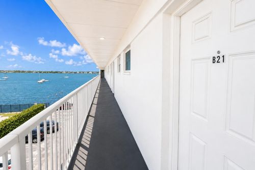 b21-4500 N Flagler Dr, West Palm Beach, FL, 33407-3870 | Card Image