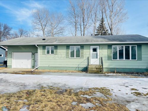 302 9th Ave Se, Devils Lake, ND, 58301-3106 | Card Image