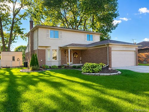 38931 Harrison Dr, Sterling Heights, MI, 48310-3208 | Card Image