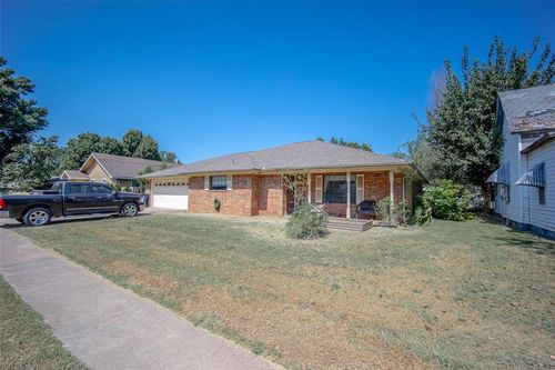 404 W Creek St, Lindsay, OK, 73052-6020 | Card Image