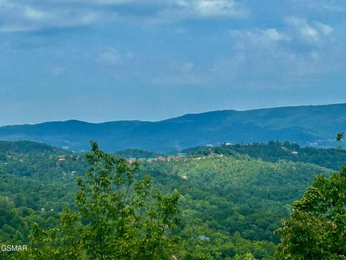 1824 Pinestand Ridge Way, Sevierville, TN, 37862-7813 | Card Image