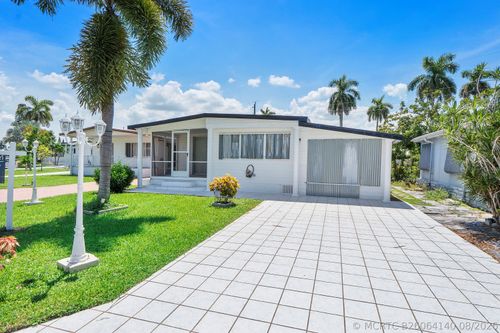8670 Sw 18th Pl, Davie, FL, 33324-5128 | Card Image