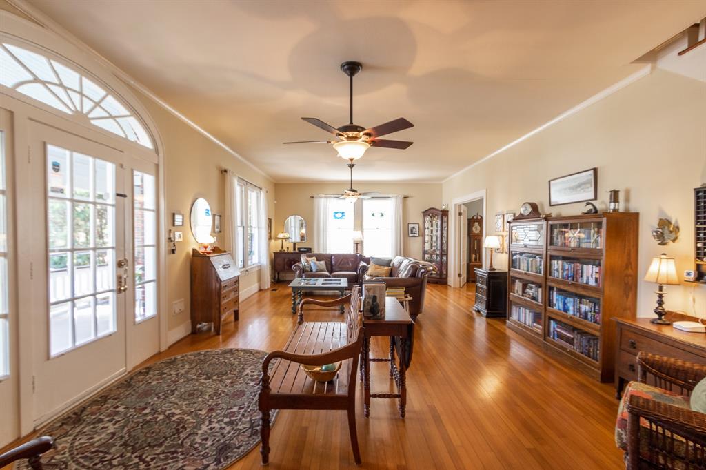 24th St, Galveston, TX 77550