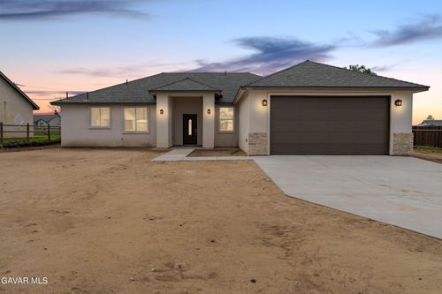 18461 Branding Iron Ct, Tehachapi, CA, 93561-5319 | Card Image