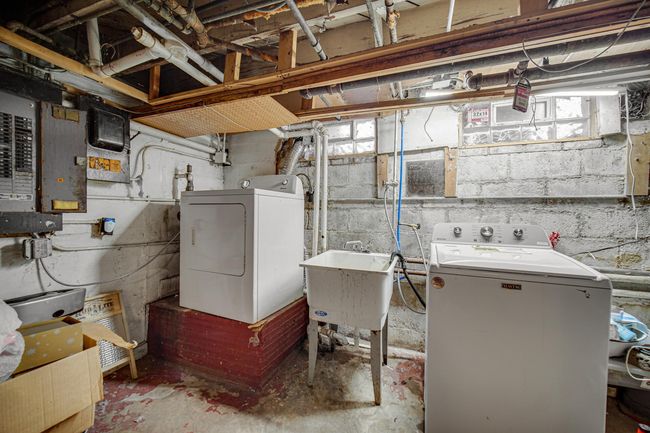 BASEMENT LAUNDRY | Image 19