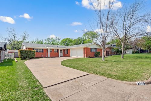 2805 Yates St, Fort Worth, TX, 76133-1835 | Card Image