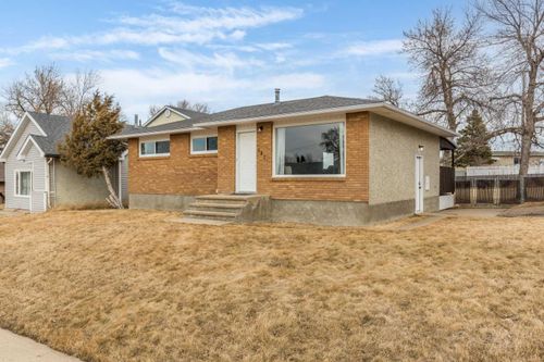 121 6 St Se, Redcliff, AB, T0J2P0 | Card Image