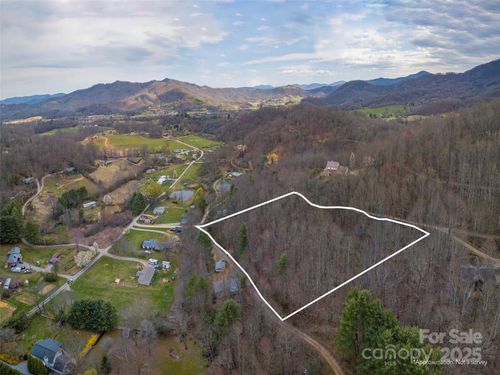 18-99999 Molasses Way, Waynesville, NC, 28785 | Card Image