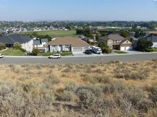 amazing-views-and-motivat-5211 Hershey Ln, West Richland, WA, 99353 | Card Image