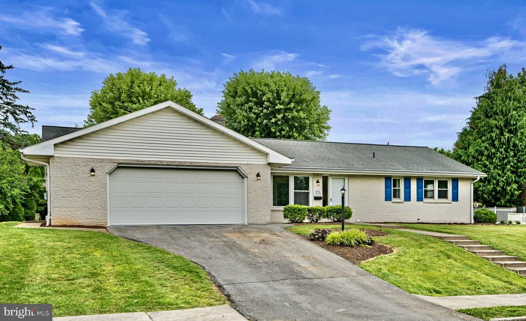 Pine St, Palmyra, PA 17078