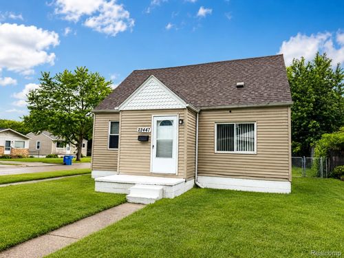 22447 Oaklane St, Warren, MI, 48089-2811 | Card Image