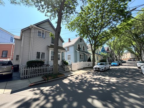 10 Dell St, Somerville, MA, 02145-4122 | Card Image