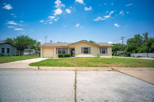 5245 Ira St N, Haltom City, TX, 76117-2424 | Card Image