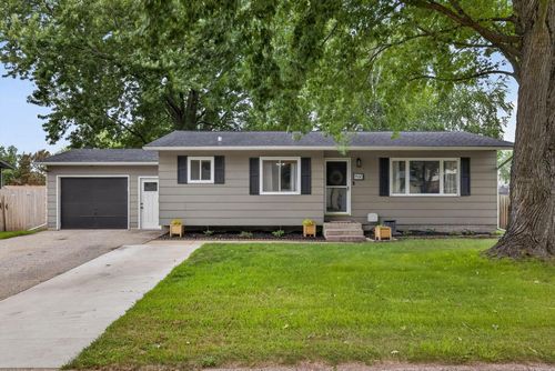 1510 Cliffview Drive, Holmen, WI, 54636 | Card Image