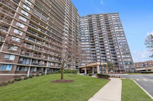 20-o-2 Bay Club Dr, Bayside, NY, 11360-2933 | Card Image