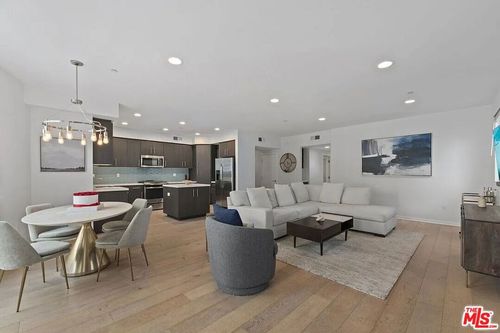 201-11912 Laurelwood Dr, Studio City, CA, 91604-3819 | Card Image