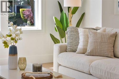 a-928 Falaise Cres, Victoria, BC, V8Y1A3 | Card Image