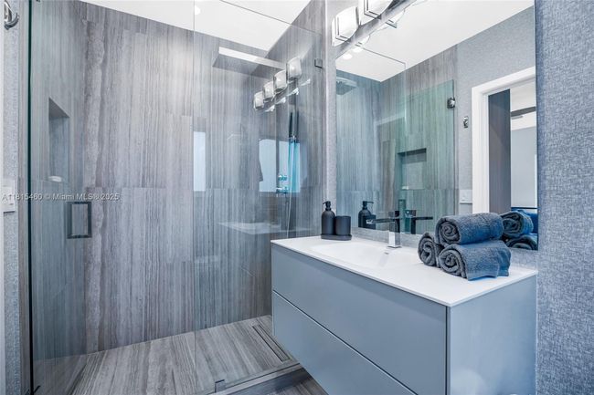 38 Sw 25 Th Rd, House other with 3 bedrooms, 3 bathrooms and null parking in Miami FL | Image 21