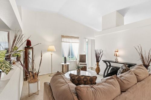 822 Woodstream St, Stockton, CA, 95206-6214 | Card Image