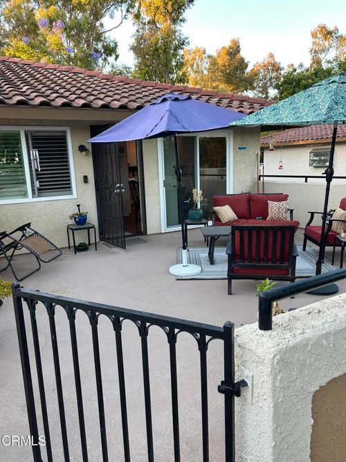 581 Riley Ln, Ventura, CA, 93003-7594 | Card Image