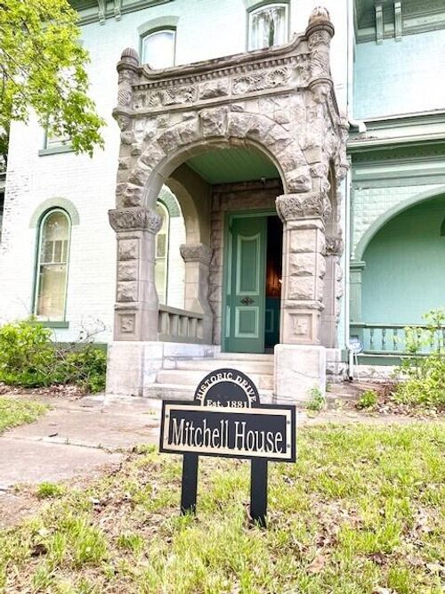 903 S Main St, Carthage, MO, 64836-2243 | Card Image