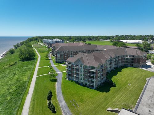 4120 S Lake Dr, Saint Francis, WI, 53235-5954 | Card Image