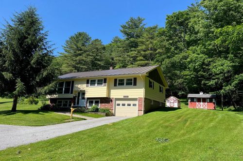 29 Center St, Proctor, VT, 05765-1014 | Card Image