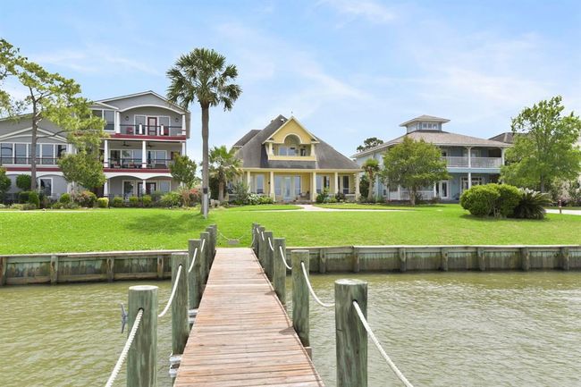 Enjoy unparalleled waterfront living with your boat docked right at your doorstep. | Image 7
