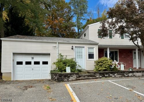 25 Main St, Chester, NJ, 07930-2765 | Card Image