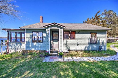 35 Hanson Rd, Barrington, RI, 02806-2618 | Card Image