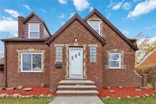 6601 Brownfield Dr, Parma, OH, 44129-4013 | Card Image