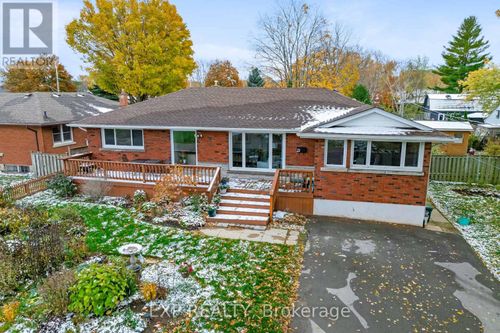 21 Lakeside Dr, Grimsby, ON, L3M2K9 | Card Image