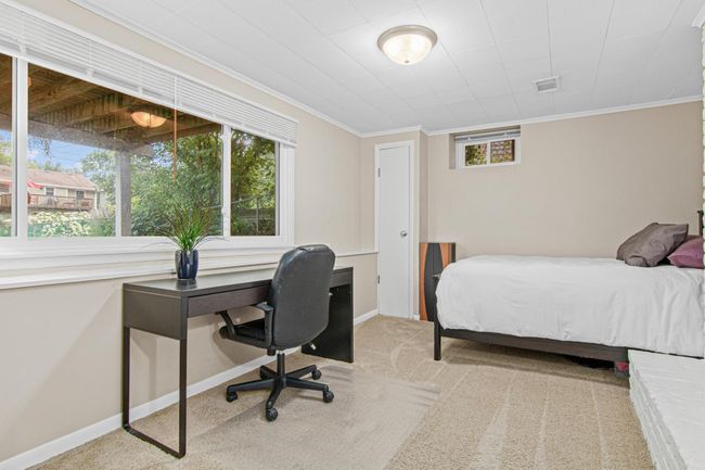 Lower level fourth bedroom / office / den. The large picture window lets in an amazing amount of sunlight. Would make a perfect office area for those who work at home. | Image 17