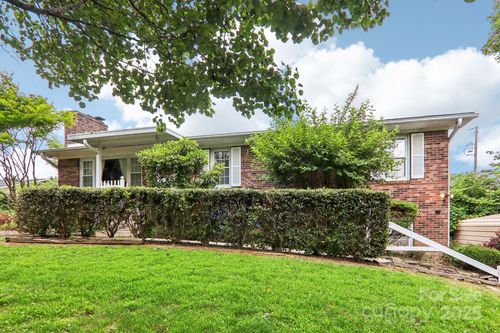 403 Crest Rd, East Flat Rock, NC, 28726-2250 | Card Image