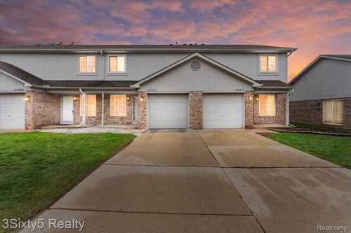 23313 Stromp Ct, Trenton, MI, 48183-2186 | Card Image