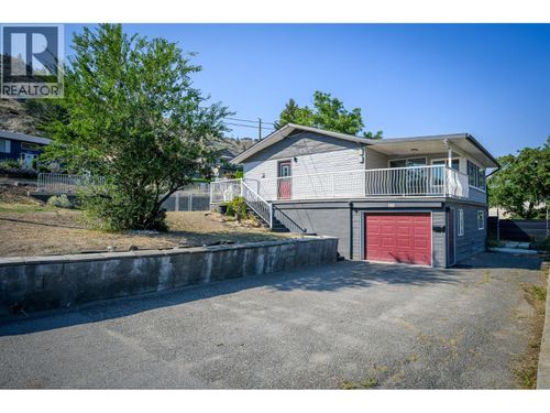 880 Woodhaven Dr, Kamloops, BC, V2B6E5 | Card Image