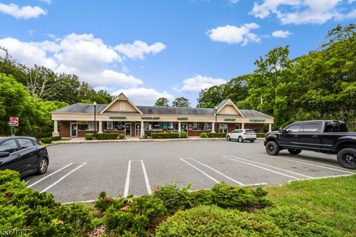 389 Dover Chester Rd, Randolph, NJ, 07869-3927 | Card Image