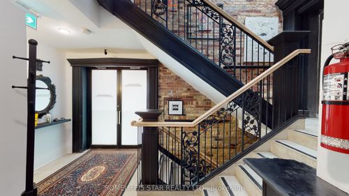 {{alt}} | Card Image